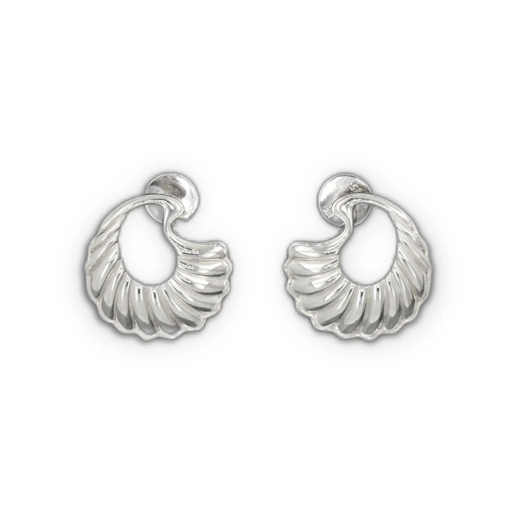 Before Baymen - Resting on Sand - No. 0002 Earring Before Baymen